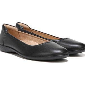 3/$50 // Naturalizer Leather Flats